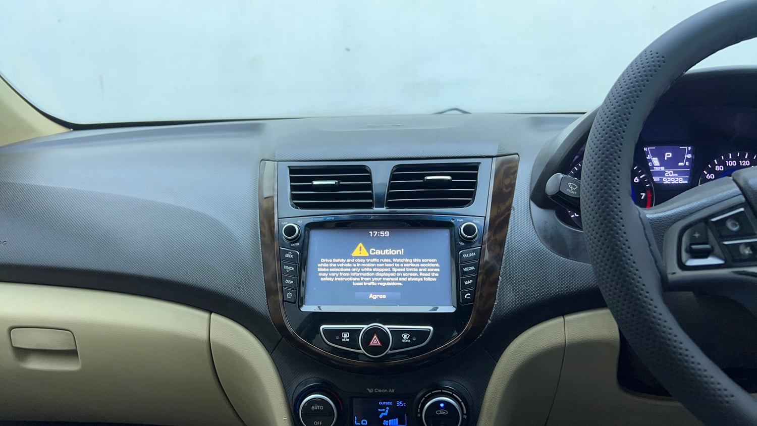 Used 2016 Hyundai Verna 1.6 VTVT SX AT Petrol Automatic interior MUSIC SYSTEM & AC CONTROL VIEW