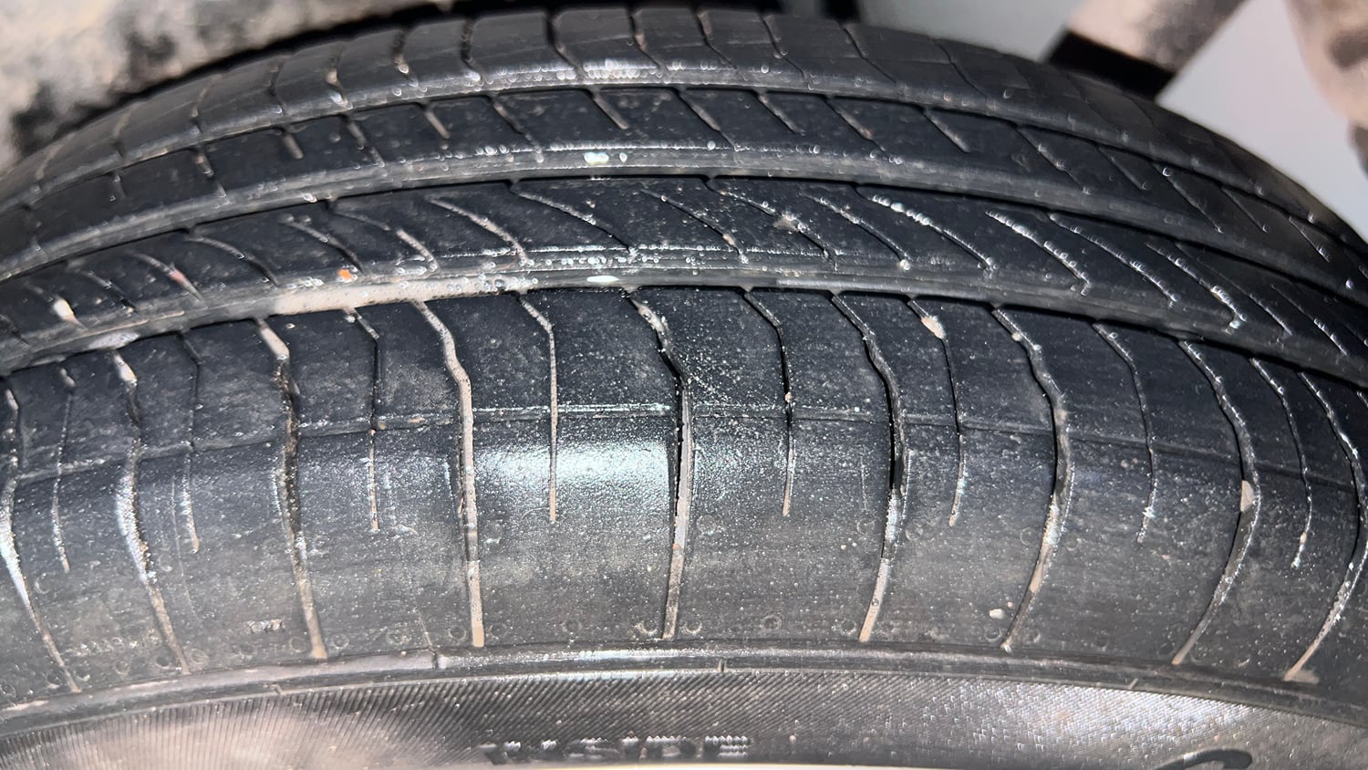 Used 2012 Maruti Suzuki Wagon R LXi Petrol Manual tyres LEFT REAR TYRE TREAD VIEW