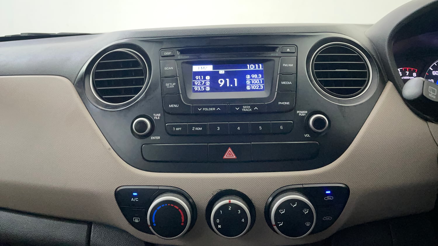 Used 2015 Hyundai Grand i10 Asta AT 1.2 Kappa VTVT Petrol Automatic interior MUSIC SYSTEM & AC CONTROL VIEW