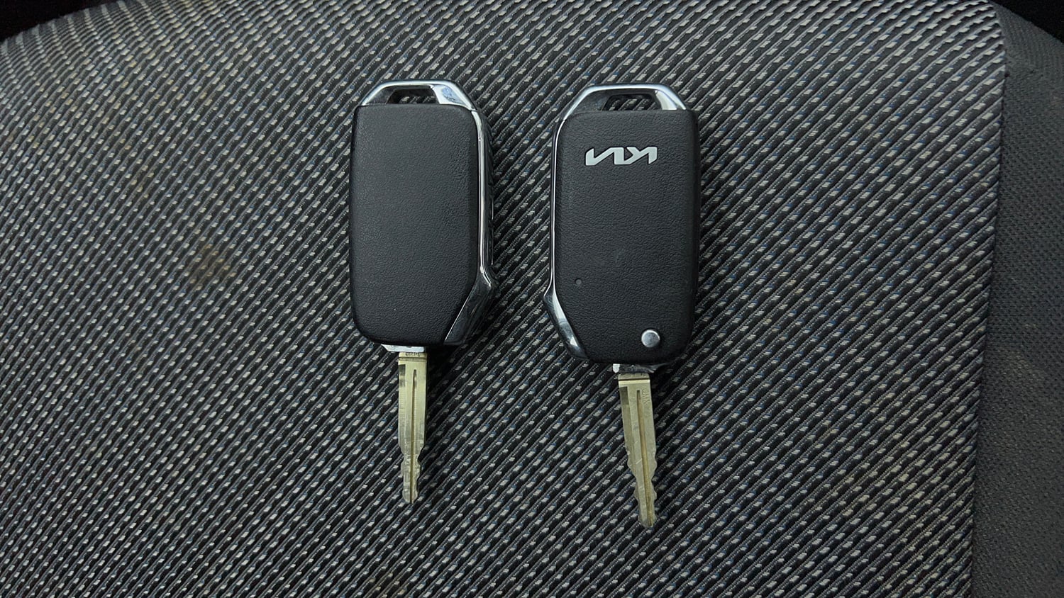 Used 2025 Kia Seltos HTE (O)1.5 Petrol MT Petrol Manual extra CAR KEY VIEW