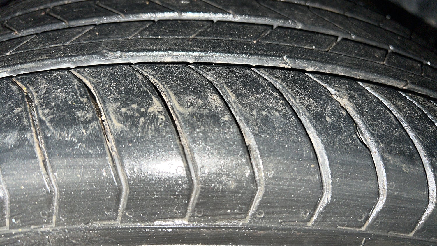 Used 2023 MG Motors Hector Plus Savvy Pro 1.5 Turbo Petrol CVT 7 STR Petrol Automatic tyres RIGHT FRONT TYRE TREAD VIEW