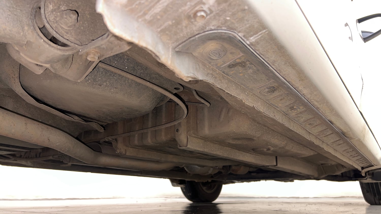 Used 2015 Toyota Corolla Altis G Petrol Petrol Manual extra REAR RIGHT UNDERBODY VIEW