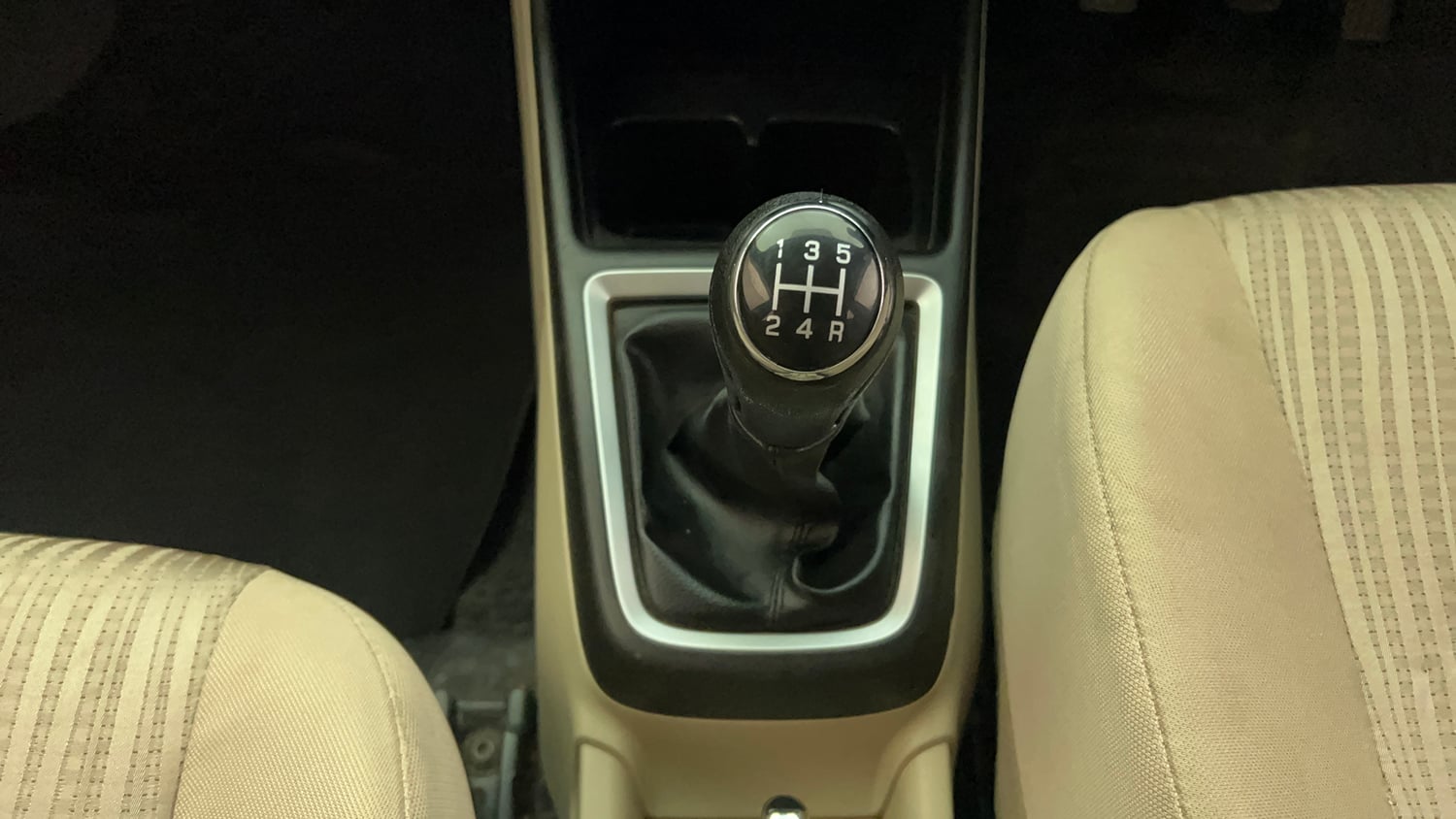 Used 2019 Maruti Suzuki Dzire VXi Petrol Manual interior GEAR  KNOB VIEW