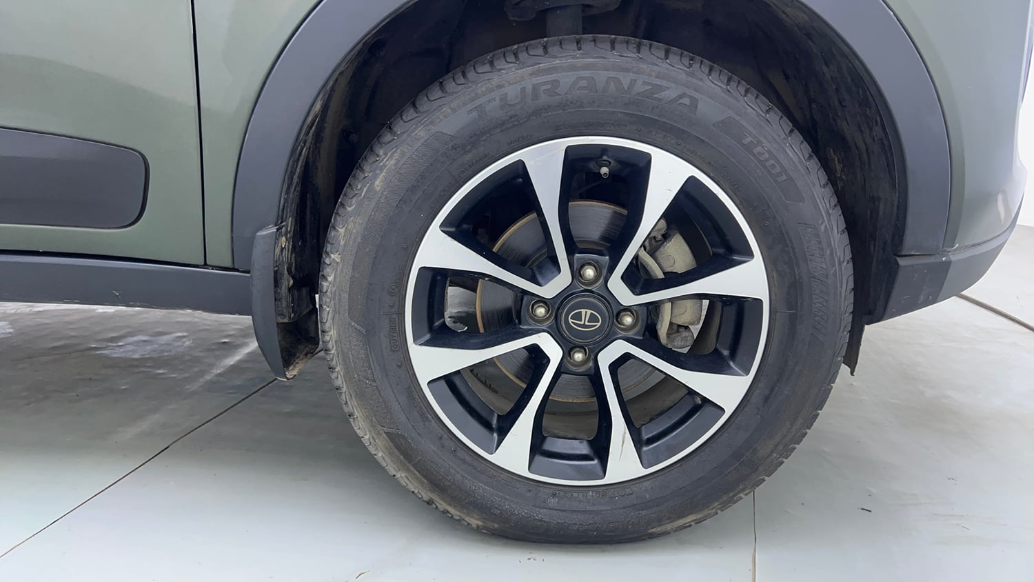 Used 2021 Tata Nexon XZ Plus Petrol Manual tyres RIGHT FRONT TYRE RIM VIEW