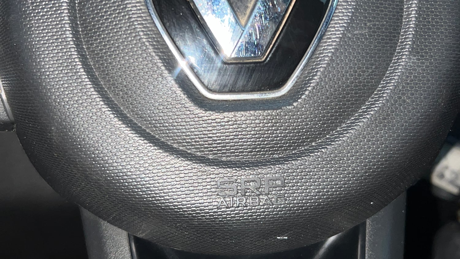 Used 2021 Renault Kwid RXT 1.0 AMT Opt Petrol Automatic top_features Airbags