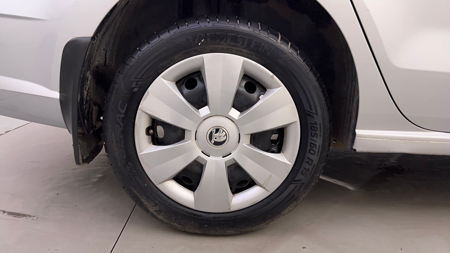 Used 2020 Skoda Rapid Active 1.0 TSI MT Petrol Manual tyres RIGHT REAR TYRE RIM VIEW
