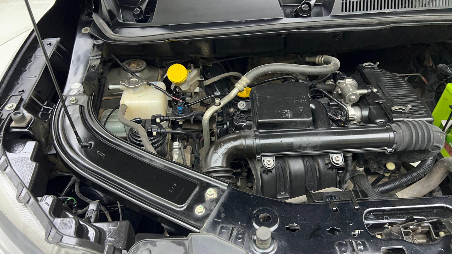 Used 2023 Renault Kiger RXZ MT Petrol Manual engine ENGINE RIGHT SIDE VIEW