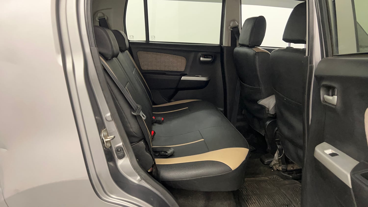 Used 2017 Maruti Suzuki Wagon R VXI Petrol Manual interior RIGHT SIDE REAR DOOR CABIN VIEW