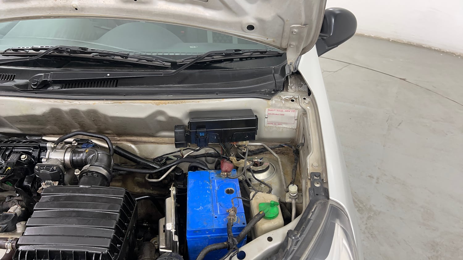 Used 2018 Maruti Suzuki Alto 800 VXi Petrol Manual engine ENGINE LEFT SIDE HINGE & APRON VIEW