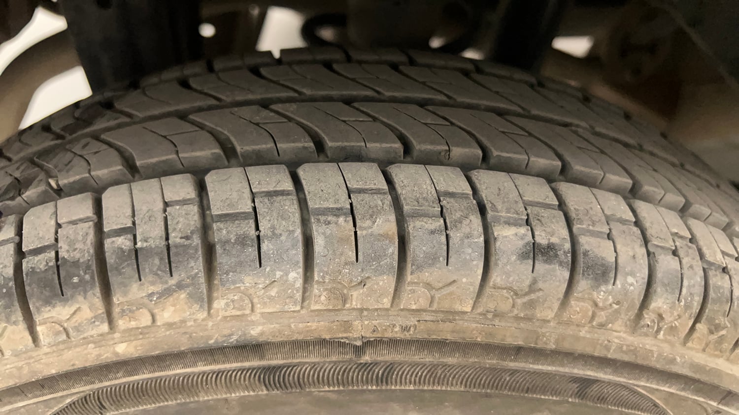 Used 2015 Maruti Suzuki Alto 800 Lxi Petrol Manual tyres RIGHT REAR TYRE TREAD VIEW