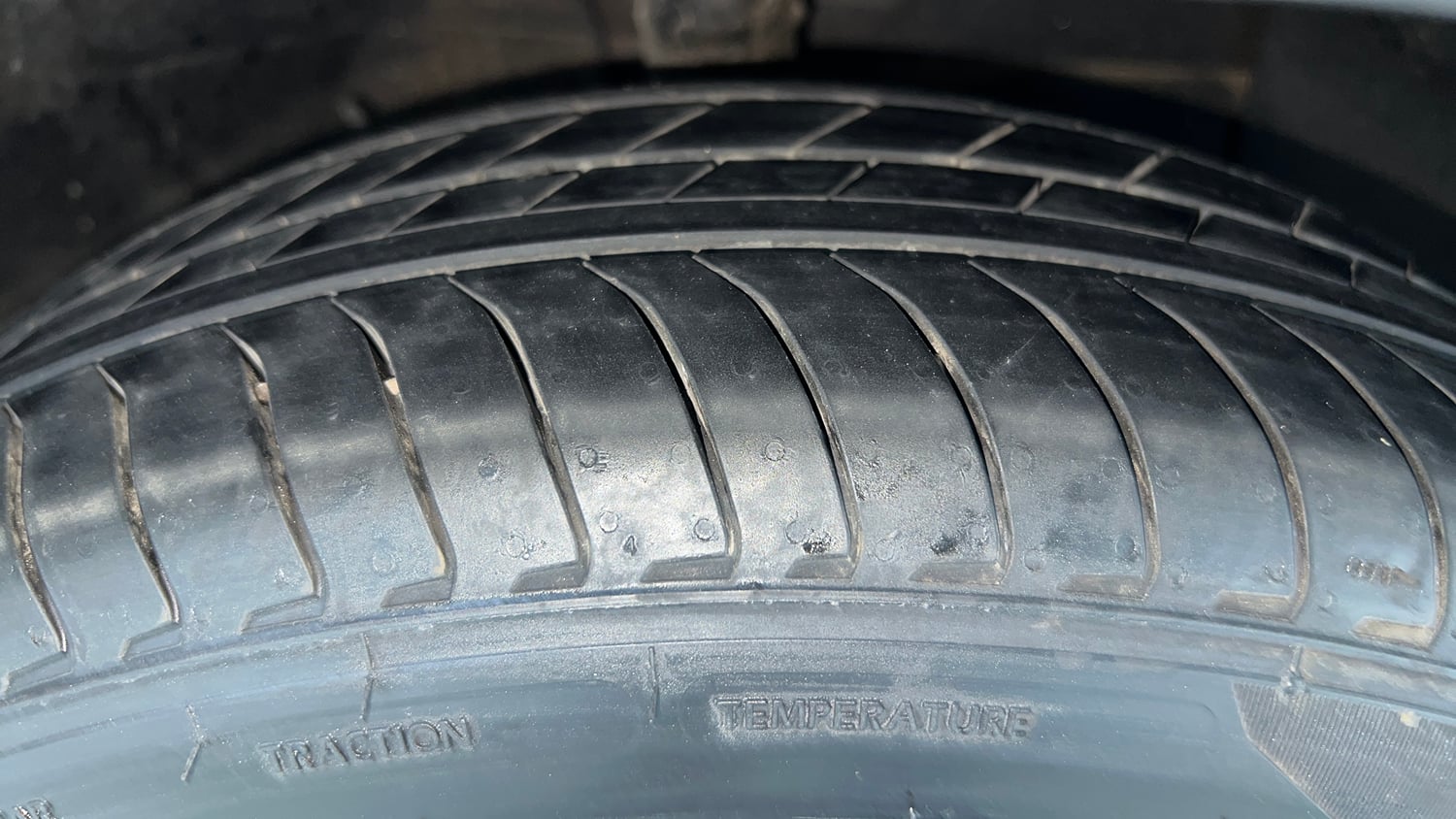 Used 2025 Hyundai Exter S Plus 1.2 AMT Petrol Automatic tyres RIGHT FRONT TYRE TREAD VIEW