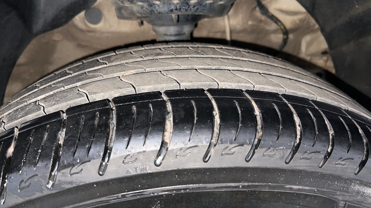 Used 2019 Mahindra XUV 300 1.5 W8 (O) Diesel Manual tyres RIGHT FRONT TYRE TREAD VIEW