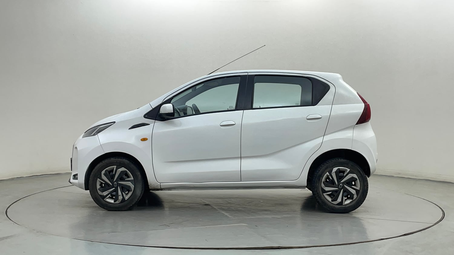 Used 2022 Datsun Redi-GO T(O) 1.0 Petrol Manual exterior LEFT SIDE VIEW