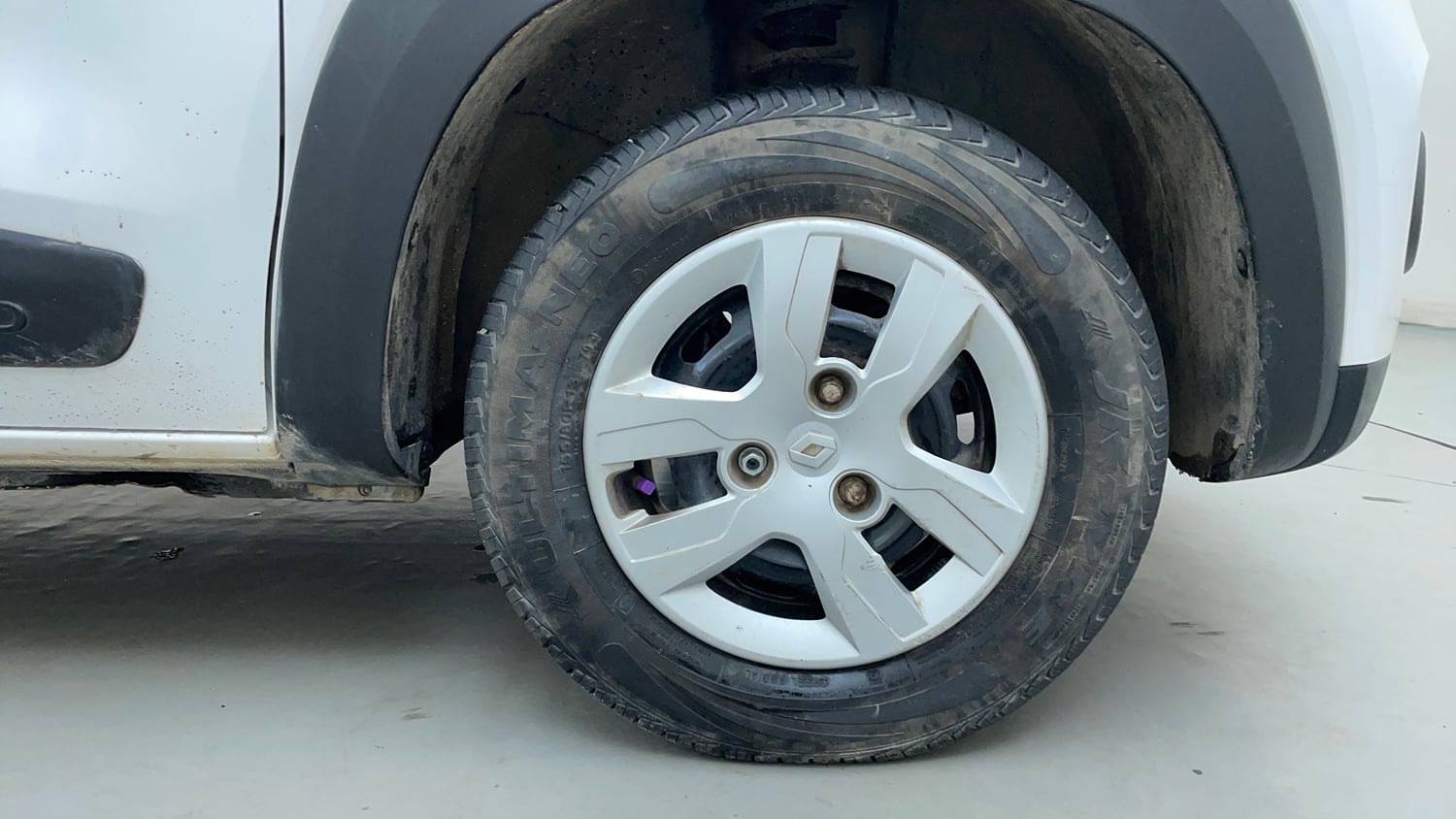 Used 2015 Renault Kwid RXT Petrol Manual tyres RIGHT FRONT TYRE RIM VIEW