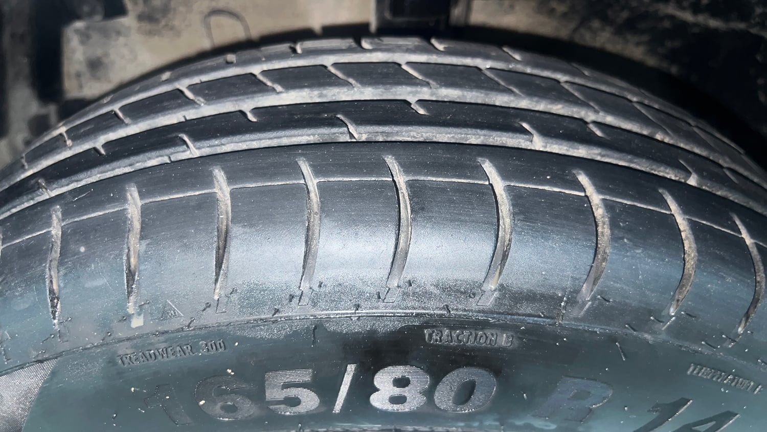 Used 2015 Maruti Suzuki Swift VXi Petrol Manual tyres LEFT FRONT TYRE TREAD VIEW