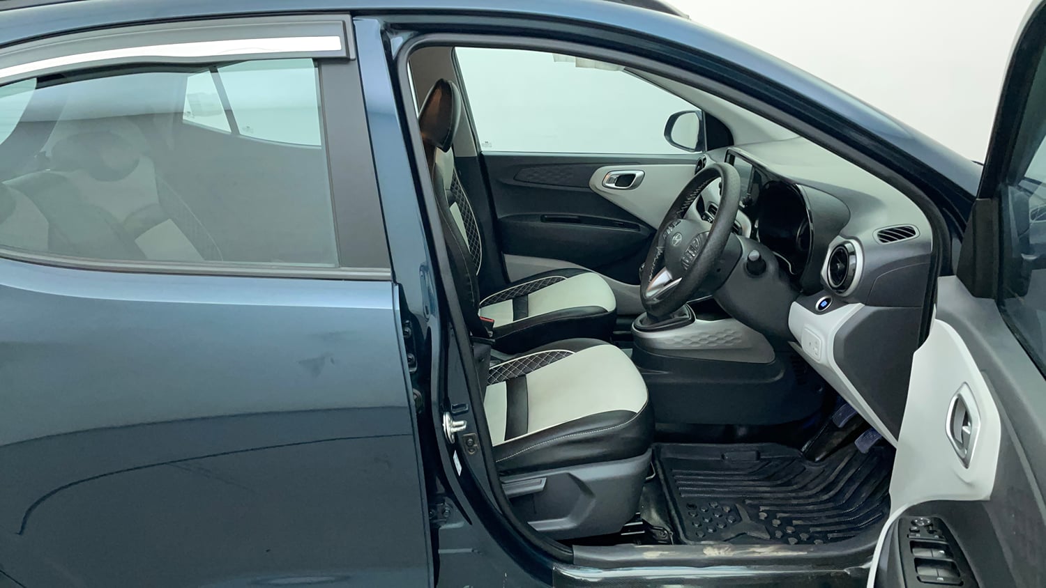 Used 2025 Hyundai Grand i10 Nios Sportz (O) 1.2 Kappa VTVT Petrol Manual interior RIGHT SIDE FRONT DOOR CABIN VIEW