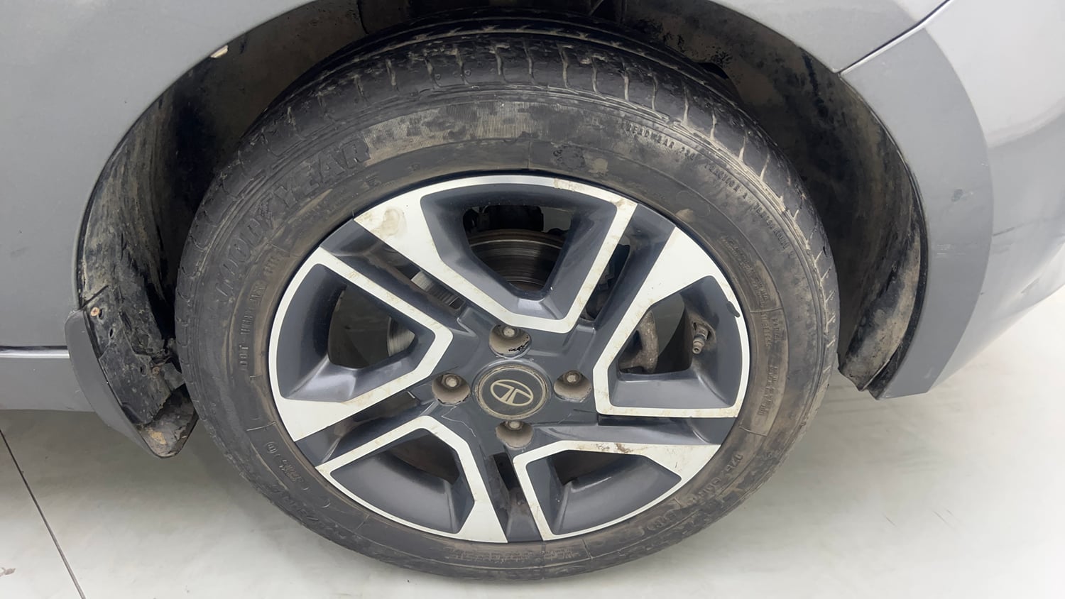 Used 2023 Tata Tiago XZA Plus Petrol Automatic tyres RIGHT FRONT TYRE RIM VIEW