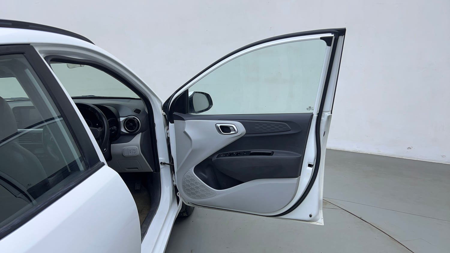 Used 2022 Hyundai Grand i10 Nios Sportz 1.2 Kappa VTVT CNG Cng Manual interior RIGHT FRONT DOOR OPEN VIEW