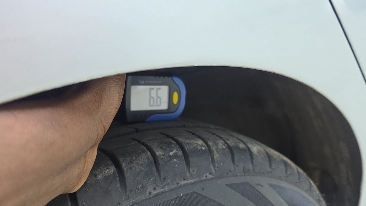 Used 2014 Hyundai Xcent S 1.2 (O) Petrol Manual tyres RIGHT REAR TYRE TREAD VIEW