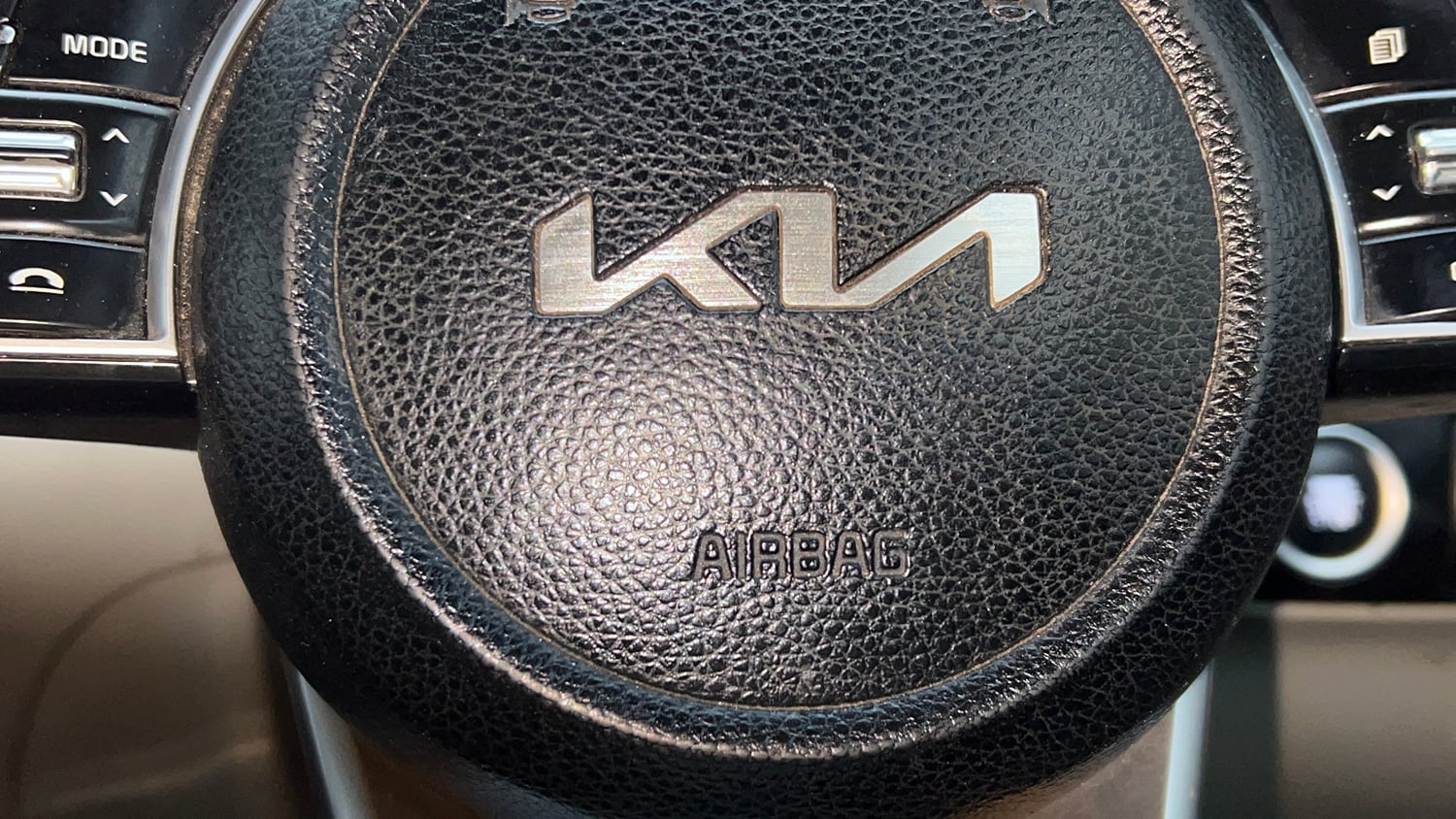 Used 2022 Kia Sonet HTX 1.5 AT Diesel Automatic top_features Airbags