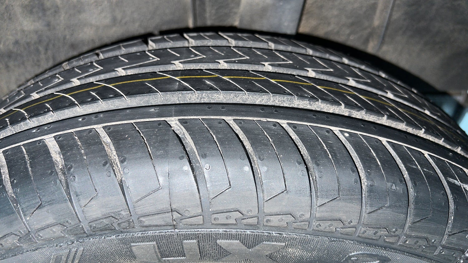 Used 2020 Renault Triber RXZ Petrol Manual tyres LEFT REAR TYRE TREAD VIEW