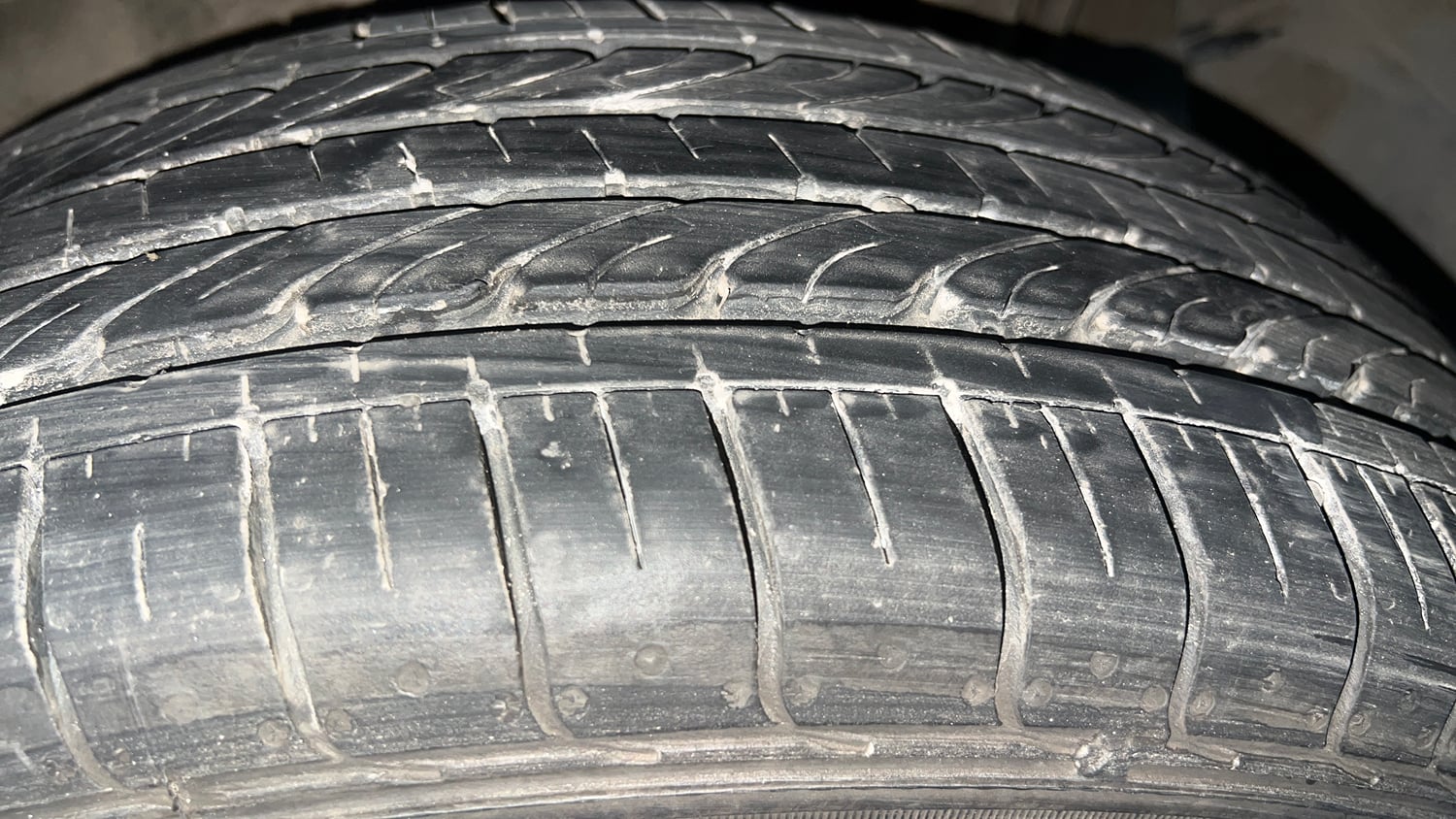 Used 2018 Tata Nexon XM Petrol Manual tyres LEFT REAR TYRE TREAD VIEW