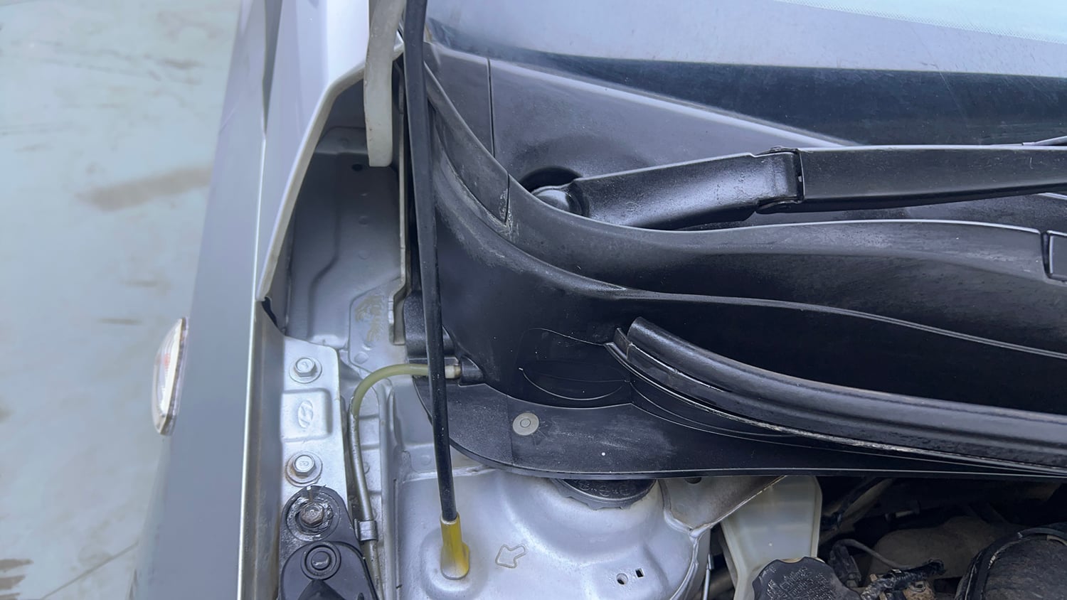 Used 2015 Hyundai Grand i10 Magna 1.2 Kappa VTVT Petrol Manual engine ENGINE RIGHT SIDE HINGE & APRON VIEW