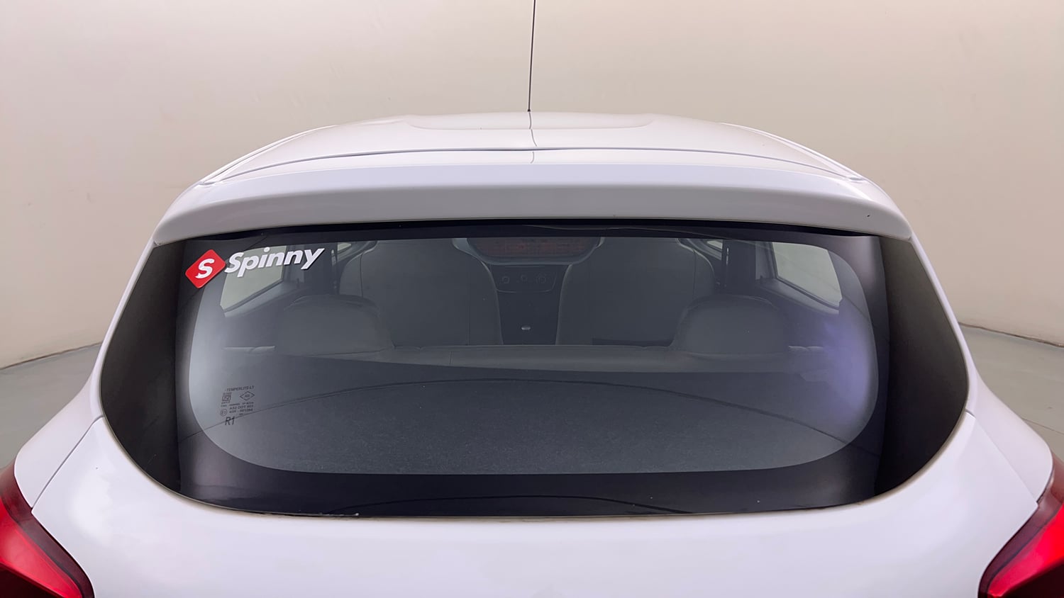 Used 2017 Renault Kwid 1.0 RXT Petrol Manual exterior BACK WINDSHIELD VIEW