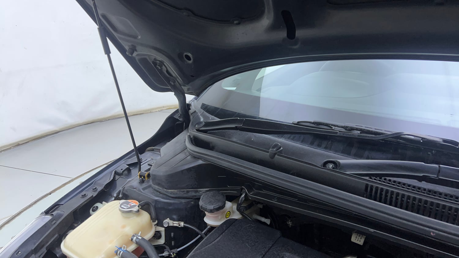 Used 2022 Hyundai i20 N Line N8 1.0 Turbo DCT Petrol Automatic engine ENGINE RIGHT SIDE HINGE & APRON VIEW