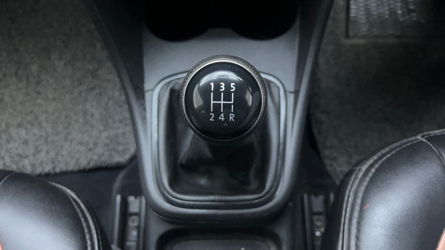 Used 2019 Volkswagen Polo Comfortline 1.0L (P) Petrol Manual interior GEAR  KNOB VIEW