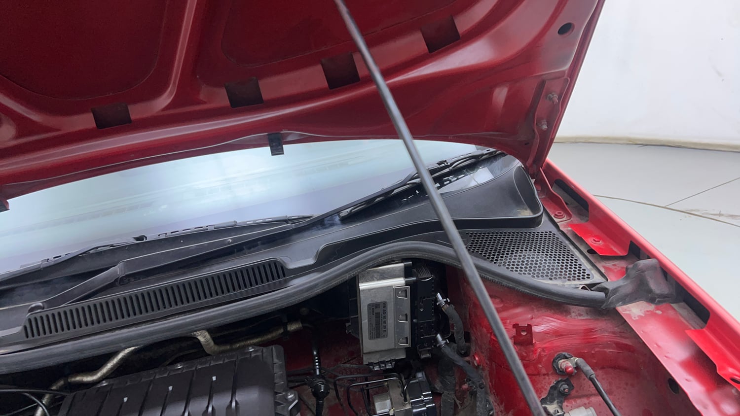 Used 2019 Volkswagen Polo Comfortline 1.0L (P) Petrol Manual engine ENGINE LEFT SIDE HINGE & APRON VIEW
