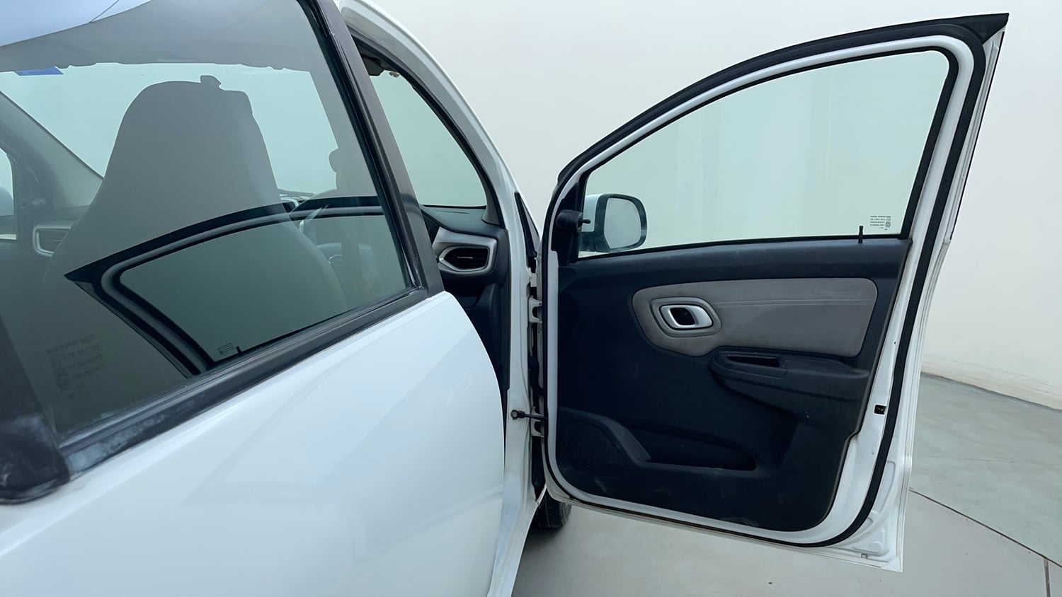 Used 2022 Datsun Redi-GO T(O) 1.0 Petrol Manual interior RIGHT FRONT DOOR OPEN VIEW