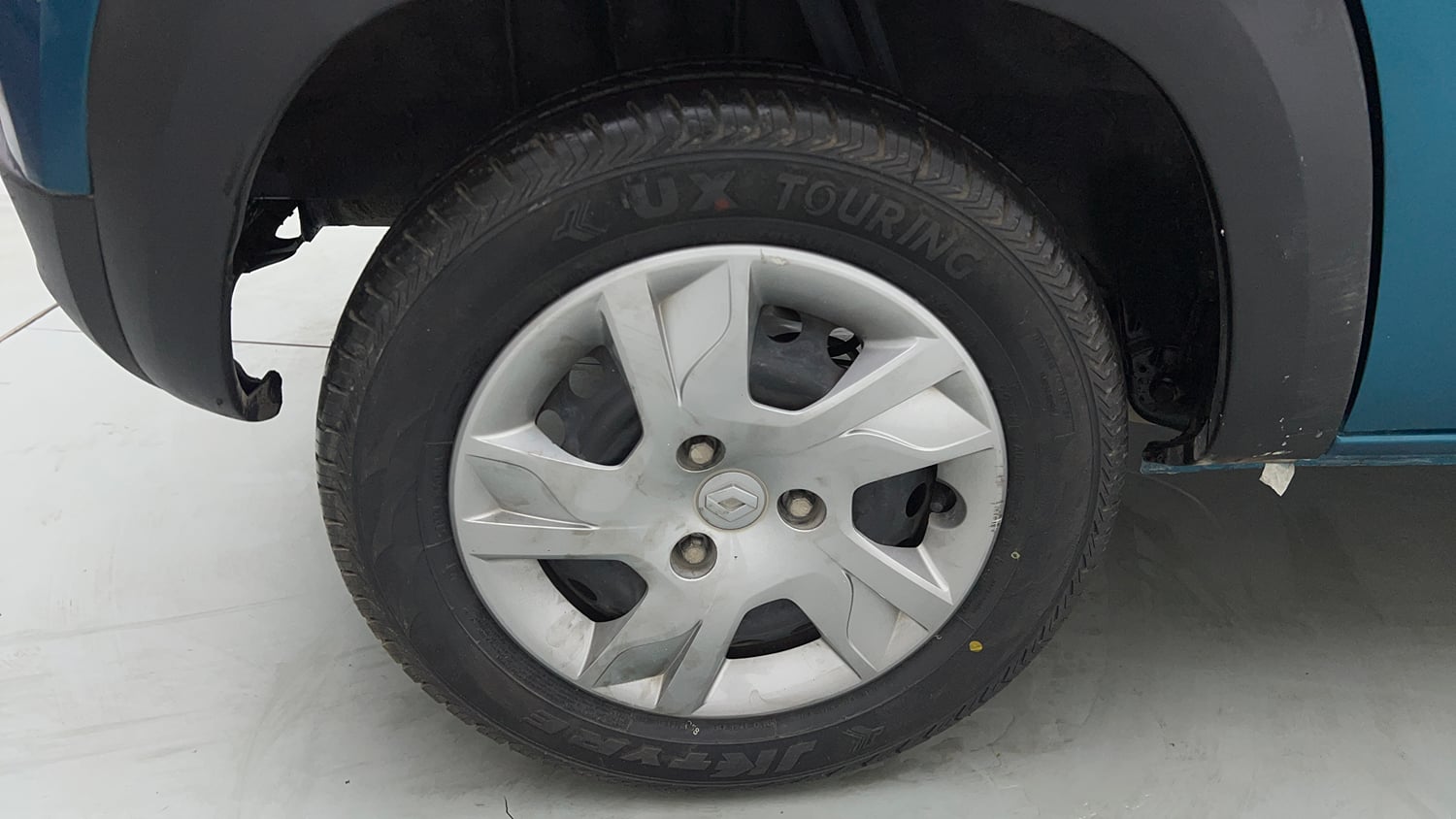 Used 2021 Renault Kwid RXT 1.0 AMT Opt Petrol Automatic tyres RIGHT REAR TYRE RIM VIEW