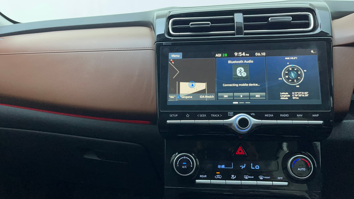 Used 2022 Hyundai Alcazar Platinum (O) 7 Seater 1.5 Diesel AT Diesel Automatic interior MUSIC SYSTEM & AC CONTROL VIEW