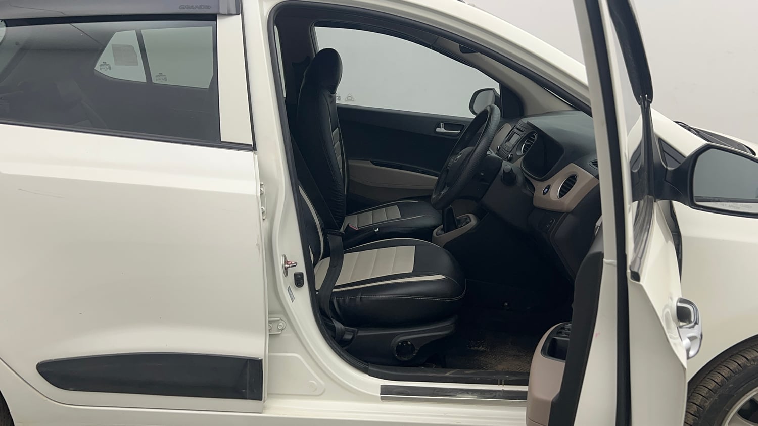 Used 2014 Hyundai Grand i10 Asta 1.2 Kappa VTVT (O) Petrol Manual interior RIGHT SIDE FRONT DOOR CABIN VIEW