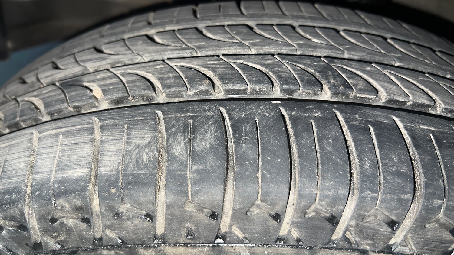 Used 2016 Maruti Suzuki Wagon R 1.0 VXI AMT Petrol Automatic tyres LEFT FRONT TYRE TREAD VIEW