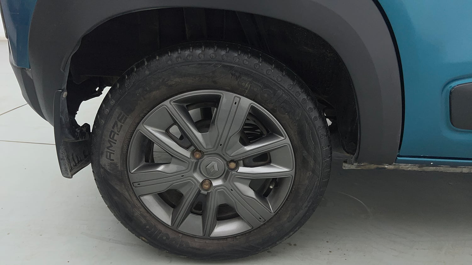Used 2021 Renault Kwid CLIMBER 1.0 AMT Opt Petrol Automatic tyres RIGHT REAR TYRE RIM VIEW