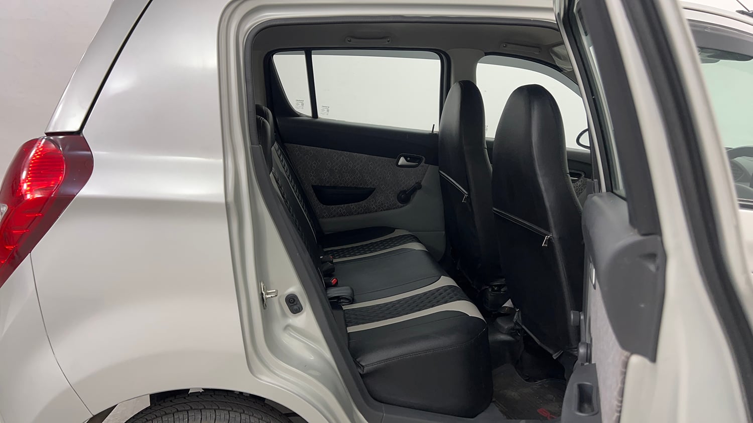 Used 2018 Maruti Suzuki Alto 800 VXi Petrol Manual interior RIGHT SIDE REAR DOOR CABIN VIEW