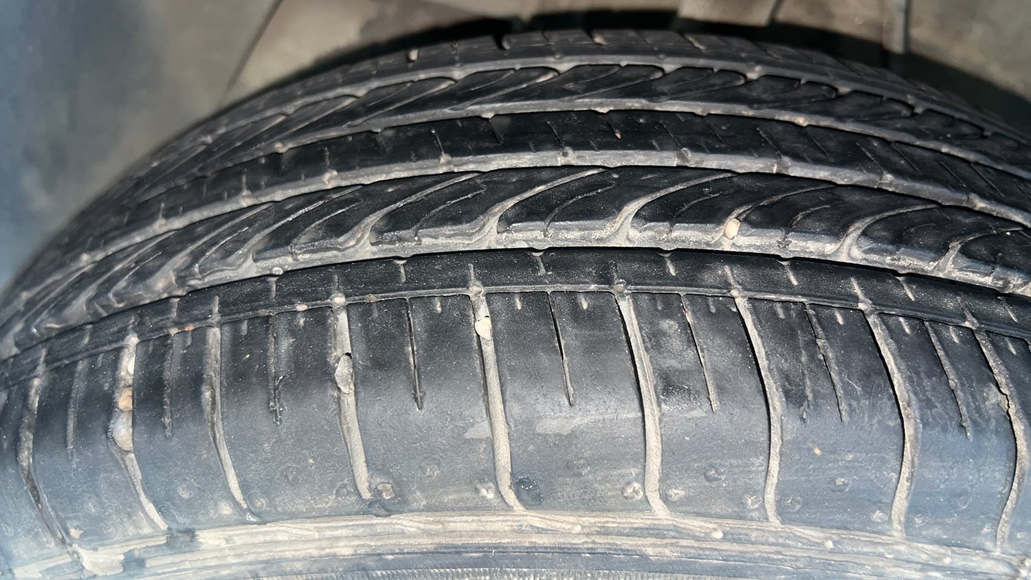 Used 2018 Tata Nexon XM Petrol Manual tyres RIGHT REAR TYRE TREAD VIEW