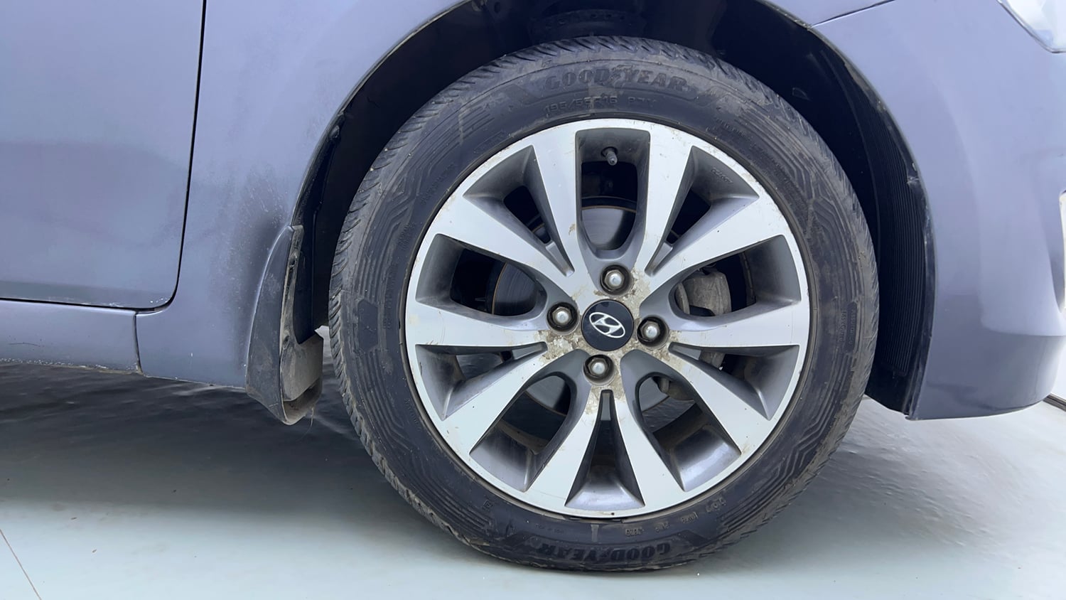 Used 2016 Hyundai Verna 1.6 VTVT SX AT Petrol Automatic tyres RIGHT FRONT TYRE RIM VIEW