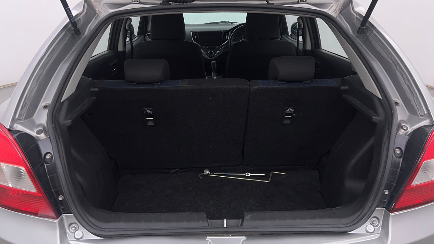 Used 2019 null Petrol Automatic interior DICKY INSIDE VIEW