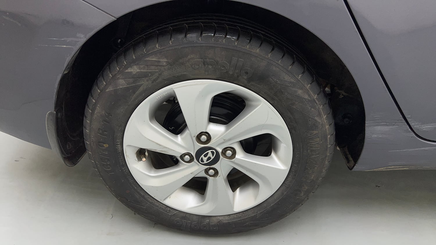 Used 2017 Hyundai Xcent SX Petrol Manual tyres RIGHT REAR TYRE RIM VIEW