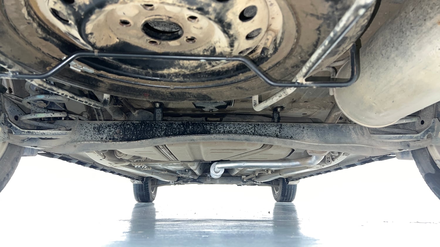 Used 2022 Maruti Suzuki XL6 Zeta MT Petrol Petrol Manual extra REAR UNDERBODY VIEW (TAKEN FROM REAR)