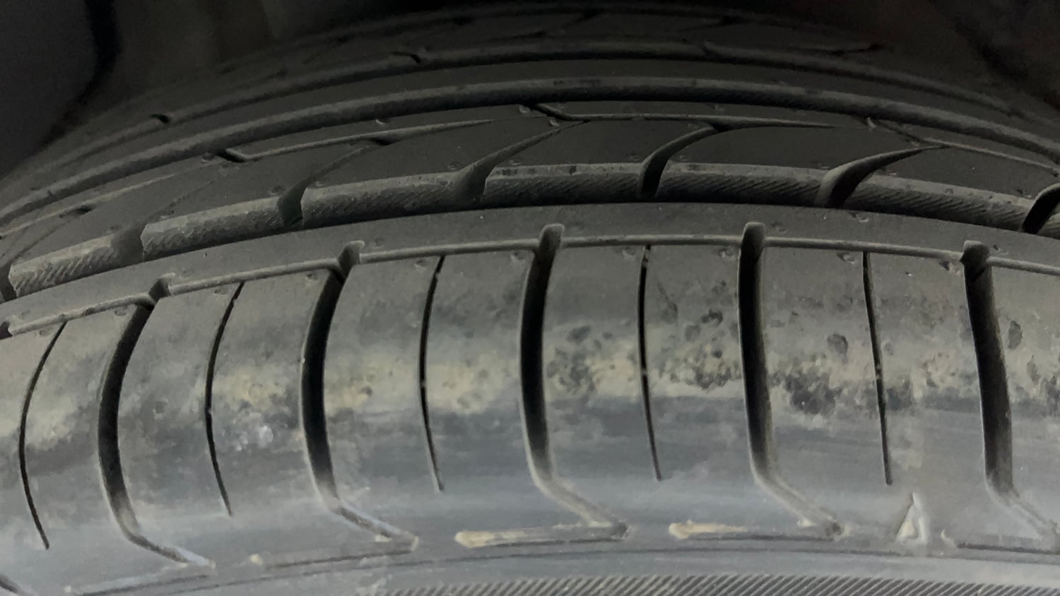 Used 2017 Hyundai Elantra 2.0 SX (O) AT Petrol Automatic tyres RIGHT REAR TYRE TREAD VIEW