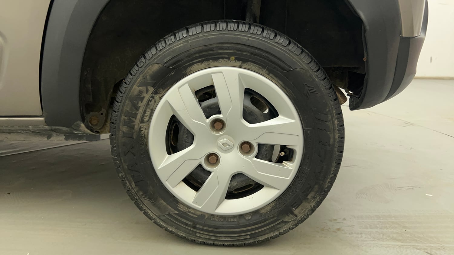 Used 2016 Renault Kwid RXL Petrol Manual tyres LEFT REAR TYRE RIM VIEW