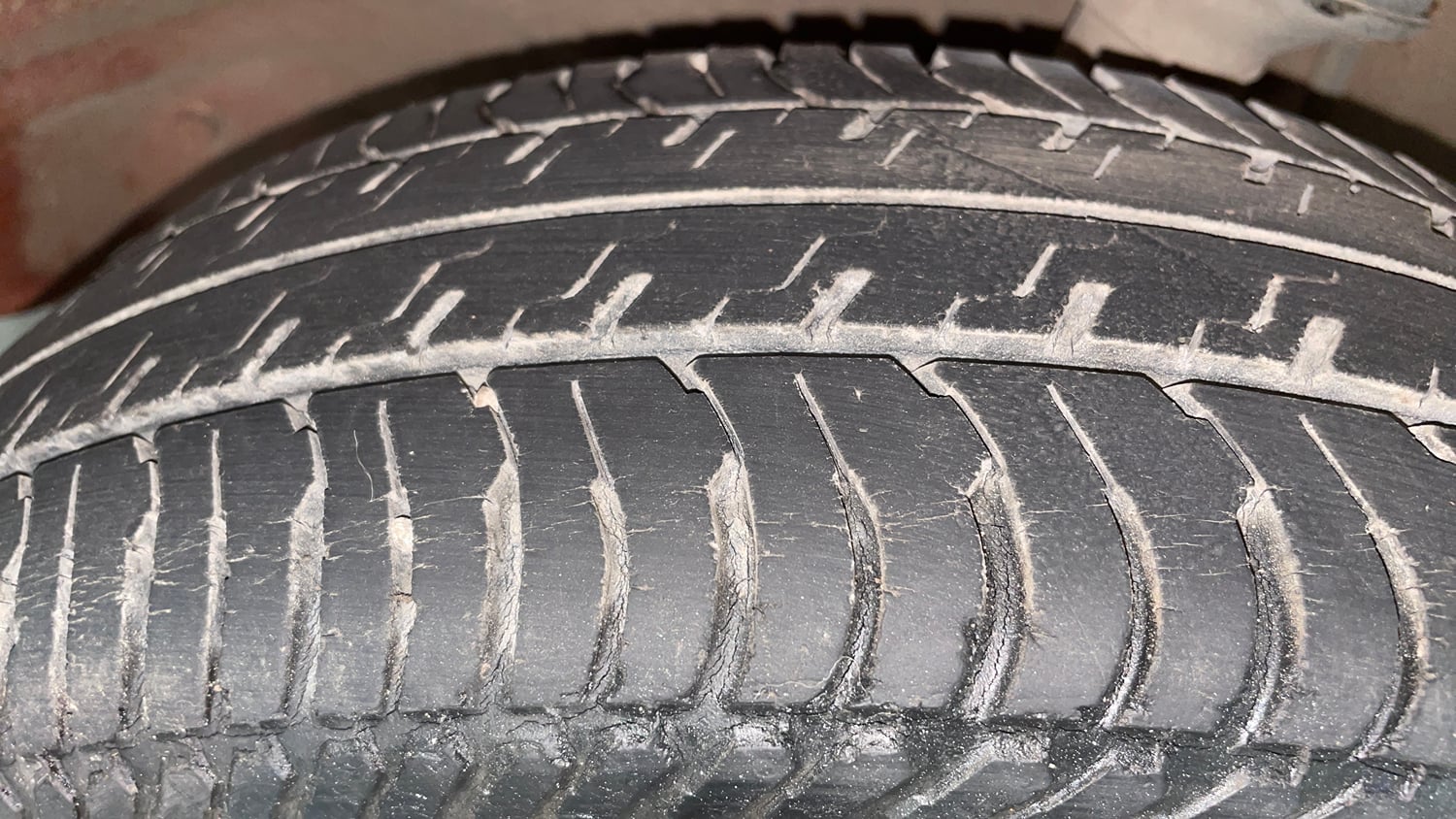 Used 2015 Maruti Suzuki Alto K10 VXi AMT Petrol Automatic tyres LEFT FRONT TYRE TREAD VIEW