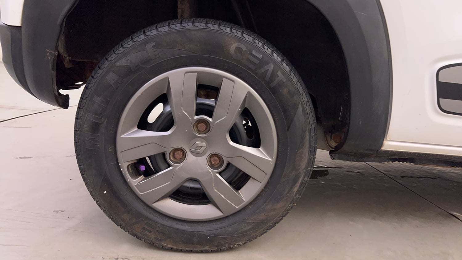 Used 2017 Renault Kwid 1.0 RXT Petrol Manual tyres RIGHT REAR TYRE RIM VIEW