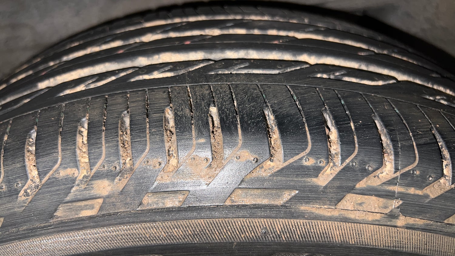 Used 2015 Toyota Corolla Altis G Petrol Petrol Manual tyres RIGHT REAR TYRE TREAD VIEW