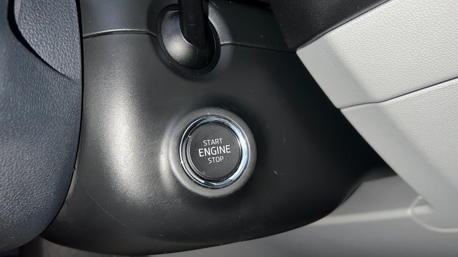 Used 2025 Skoda Kylaq Signature Plus AT Petrol Automatic top_features Keyless start
