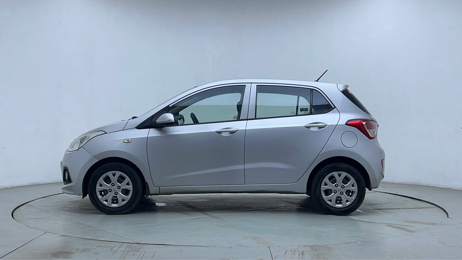 Used 2015 Hyundai Grand i10 Magna 1.2 Kappa VTVT Petrol Manual exterior LEFT SIDE VIEW